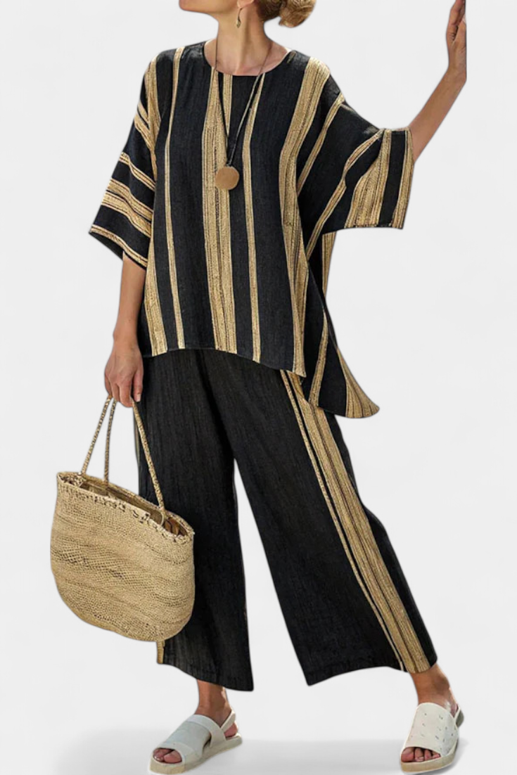 Tamara – Comfortable oversized striped top and relaxed linen trousers