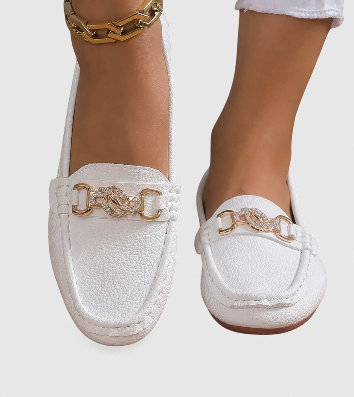 Marlowe | Women's Slip-On Round-Toe Chain-Detail Loafer Flats