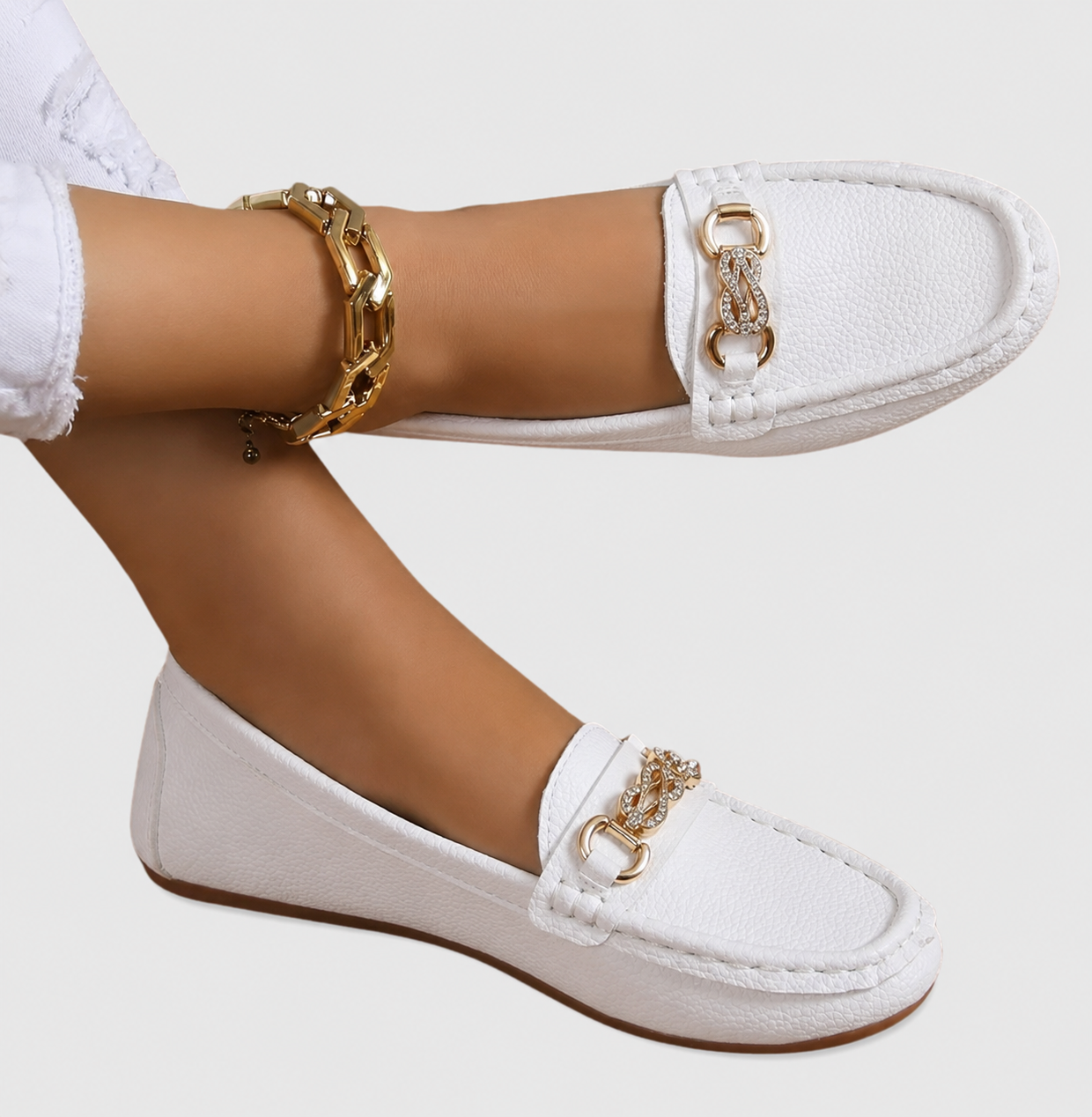 Marlowe | Women's Slip-On Round-Toe Chain-Detail Loafer Flats